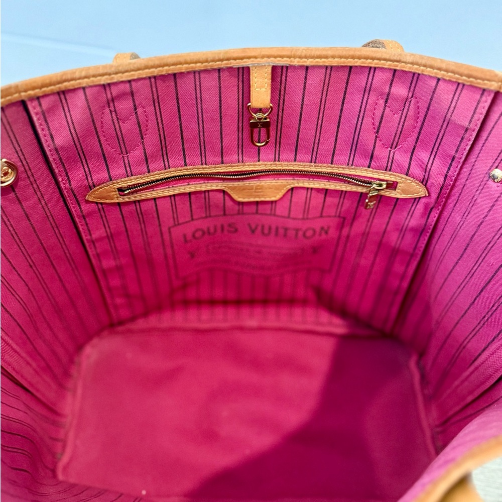 Louis Vuitton Neverfull MM in Monogram - Picture 6 of 9